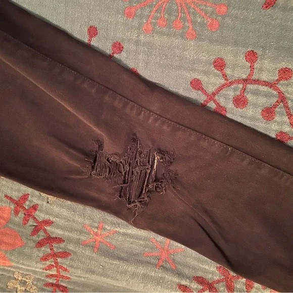 AE size 8 Long. Black knee hole jegging. - Picture 3 of 7